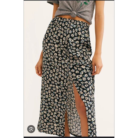 Free People Dresses & Skirts - Free People Katie Button Front Skirt Floral Black Size S
